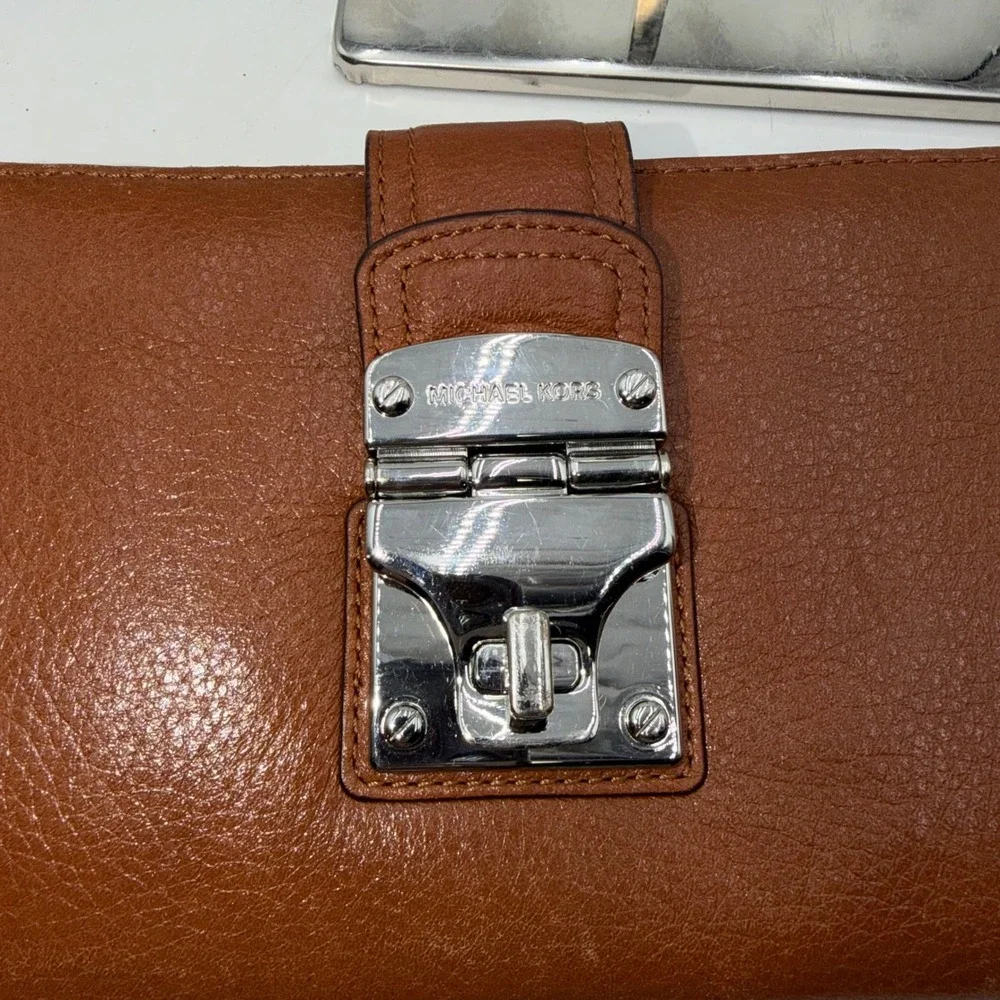 MICHAEL KORS Brown Leather Trifold Wallet Snap Closure Card Slots Coin Pocket